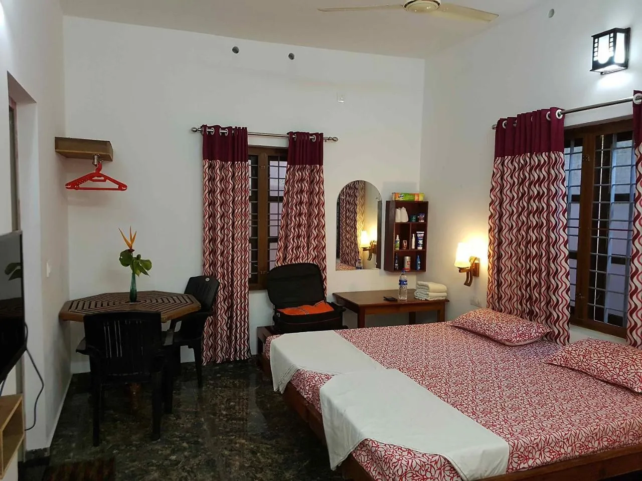 Southcanal Holidays Hotel Alappuzha Guest house